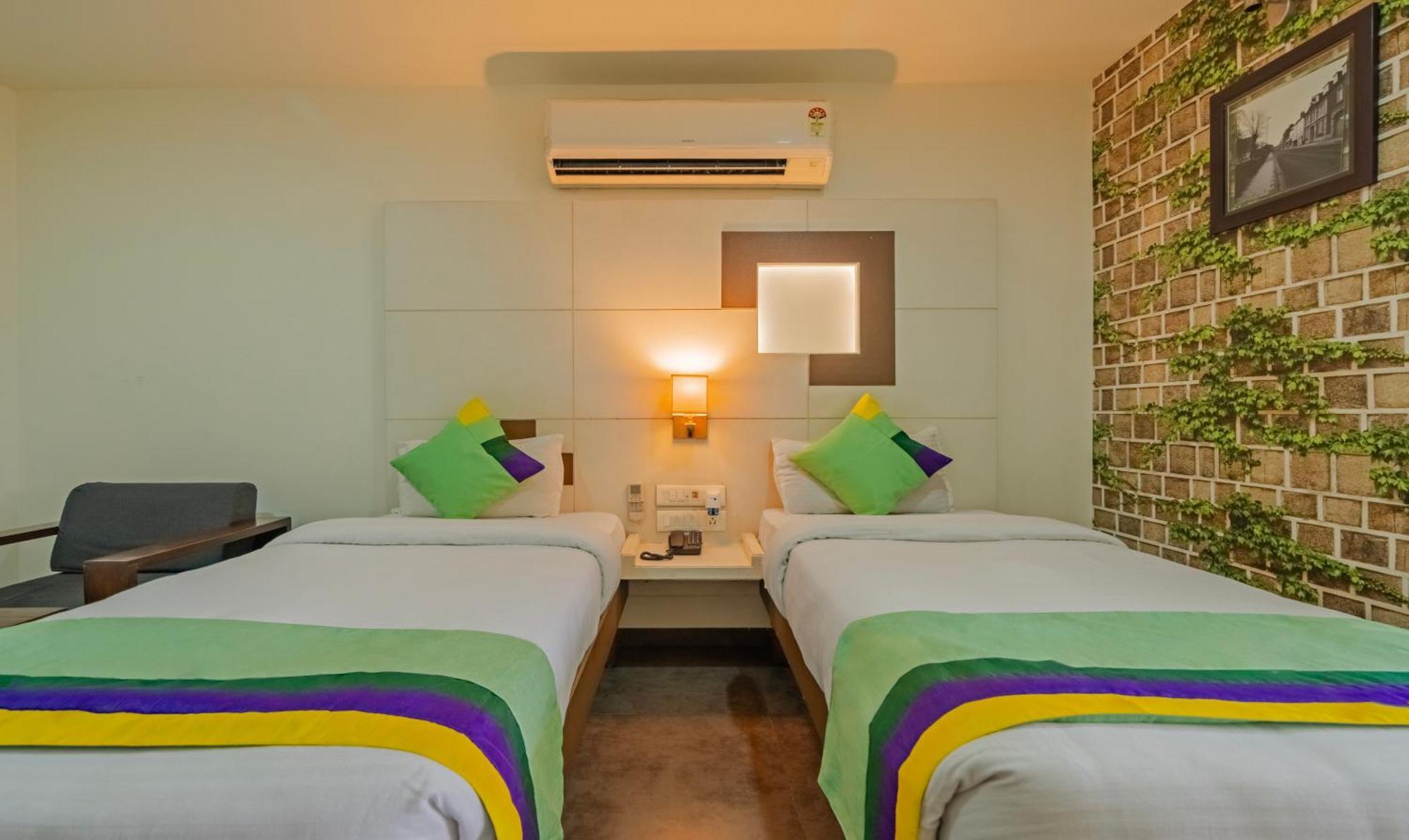 Hotel Casa, Vadodara Exteriör bild